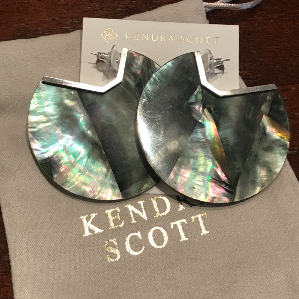 KENDRA SCOTT KAI EARRINGS MOTHER OF PEARL SILVER